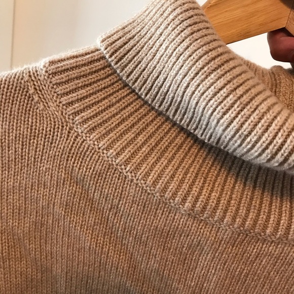 Aritzia Babaton Cashmere Sweater - Picture 2 of 4